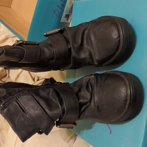 3.5 in Hidden wedge and 1.5 in platform black boots blowfish size 7.5